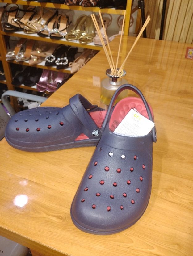 Unisex Navy Blue Classic Crocs – Lightweight Breathable Slip-On Sandals with Adjustable Heel Strap