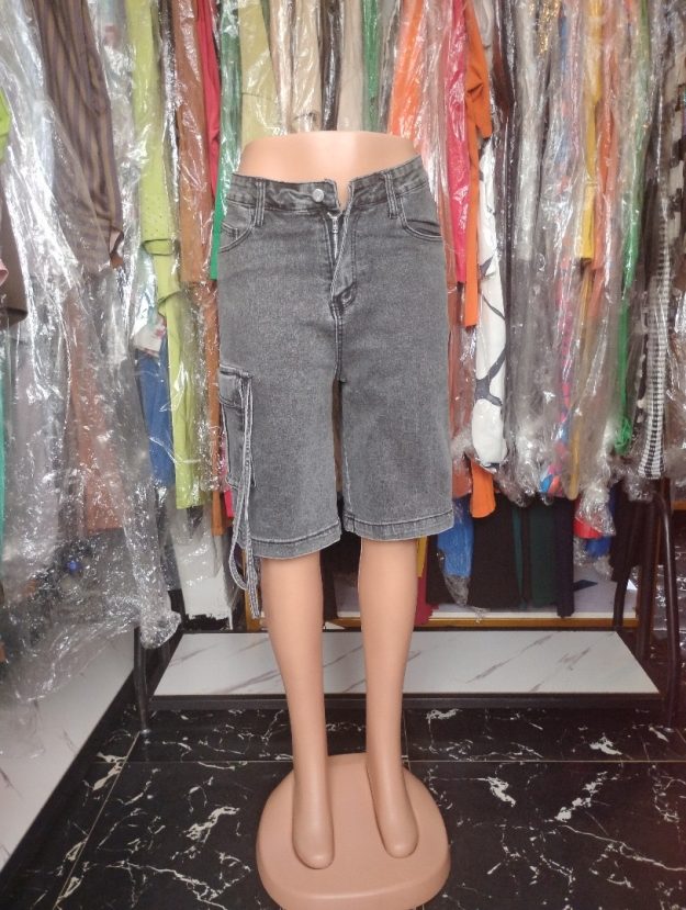 Women’s Washed Black Cargo Denim Shorts – High-Waist Street Style Jean Shorts