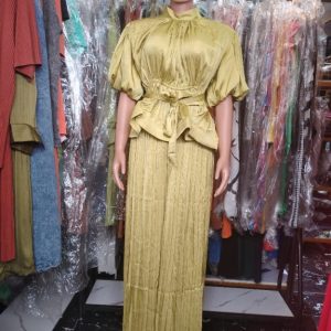 Elegant Gold Satin Maxi Dress with Puff Sleeves and Waist Tie – Women’s High-Neck Evening Gown