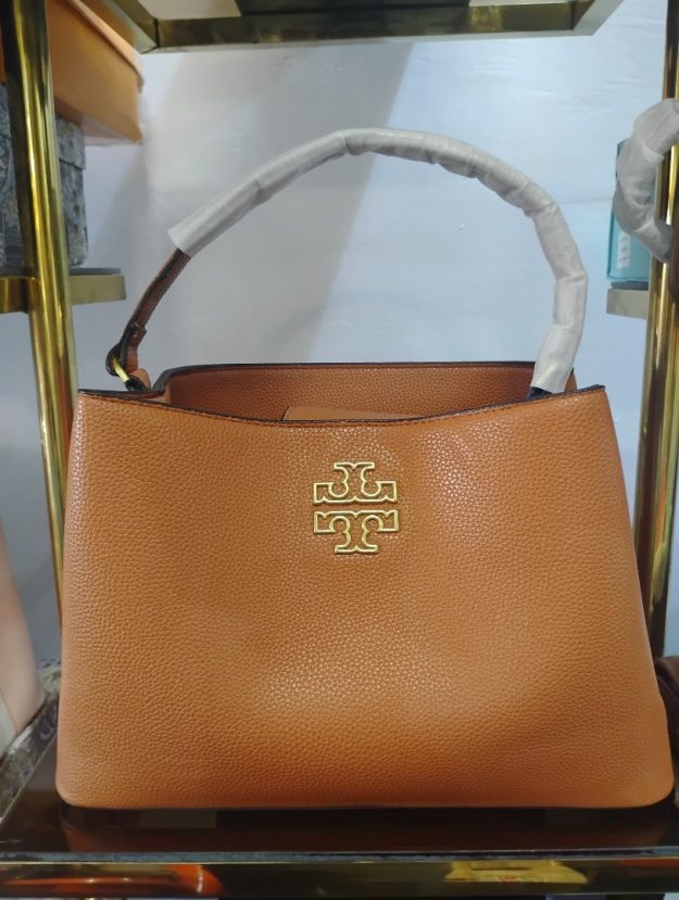 Elegant Tan Leather Shoulder Bag – Classy Textured Tote with Gold Accent Logo