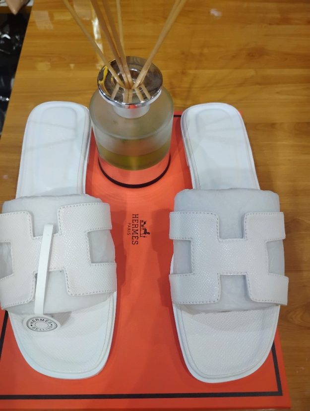 Women’s White Hermes Style Slides – Luxury Leather Flat Sandals for Everyday Elegance