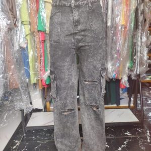 High-Waist Washed Black Cargo Jeans for Women – Distressed Wide-Leg Streetwear Denim