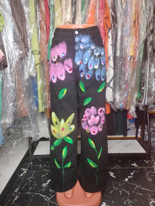 Women’s Hand-Painted Black Wide-Leg Jeans – Artistic Floral Design Streetwear