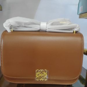 Classic Brown Leather Shoulder Bag – Elegant Crossbody Purse with Gold Accent